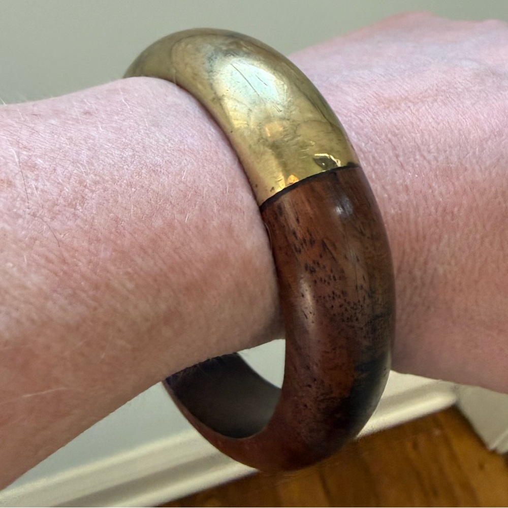Elegant Gold and Brown Bracelet - Picture 3 of 5